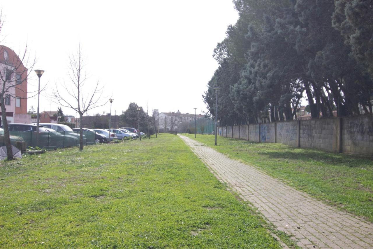 1Km Dalla Torre Appart. Con Balcone E Posto Auto Pisa Exteriör bild